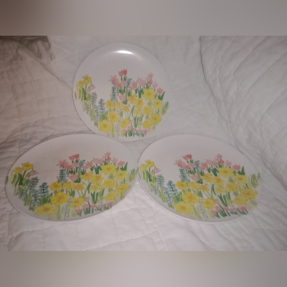 Melmac Spring Floral Dinner Plates Vintage 9 1/2" Diameter